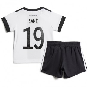 Maillot de foot Allemagne Leroy Sane #19 Domicile enfant Monde 2022 Manches Courte (+ pantalon court)